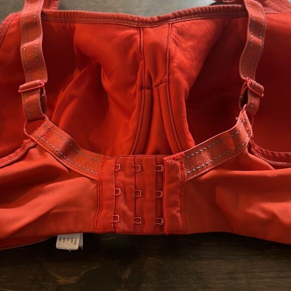 Chantelle High Impact Sports Bra Sz-42D - Picture 9 of 9